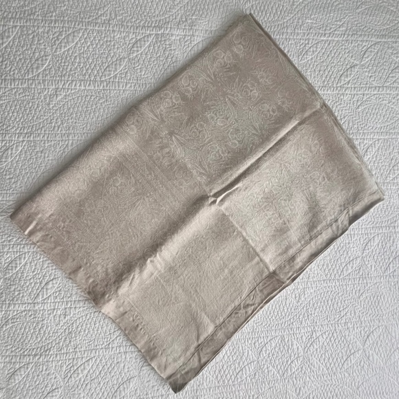Williams Sonoma Damask 100% Linen Tablecloth, Natural Color, 70” x 108” - Picture 1 of 3